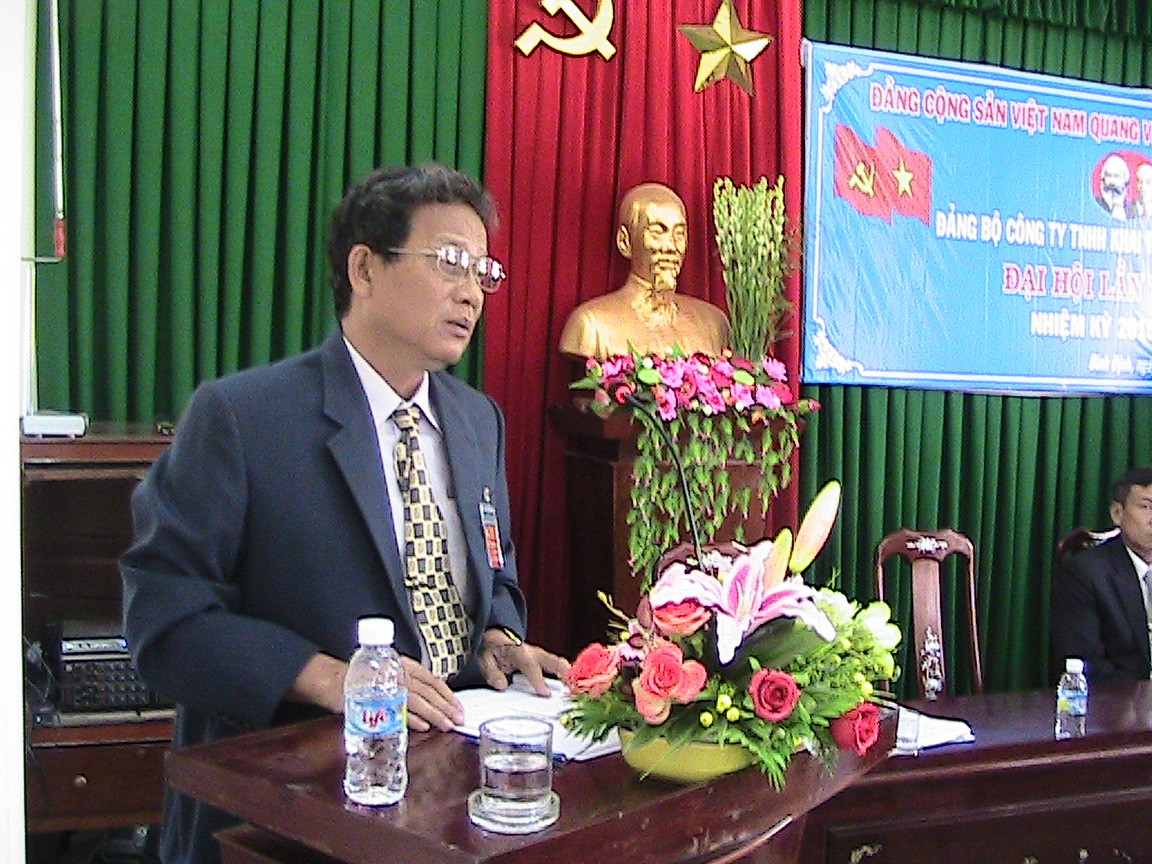 Đ/c Nguyễn Văn Phú – Bí thư Đảng ủy đọc báo cáo Chính trị